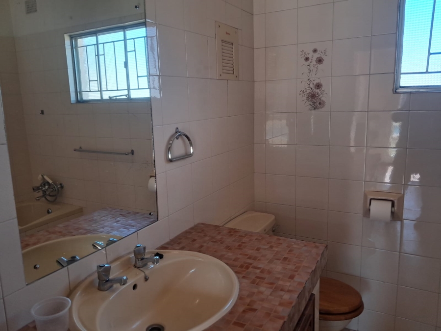 5 Bedroom Property for Sale in Flamingo Park Free State
